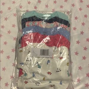🌸7 baby bodysuits🌸